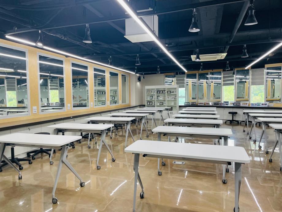 뷰티케어학과, NEW 네일실습실 공개!